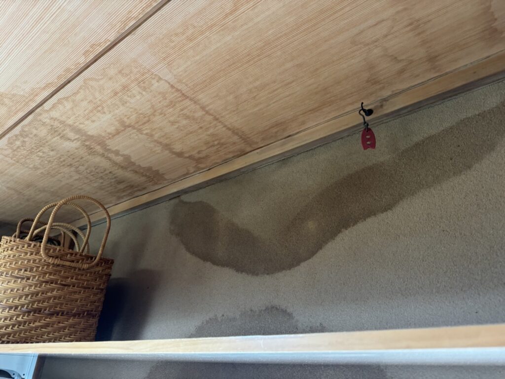 雨漏り 室内 シミ