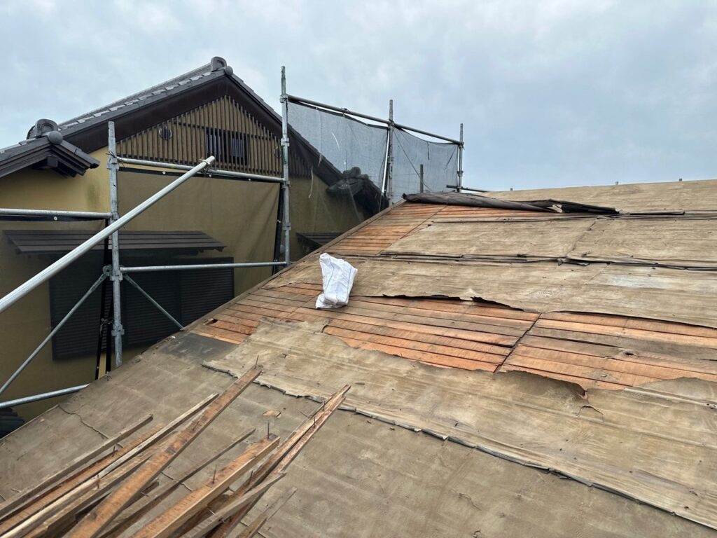 瓦屋根　雨漏り　葺き替え
